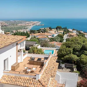 https://andalusian-style-villa-with-private-pool-and-jacuzzi.es-andalucia.com